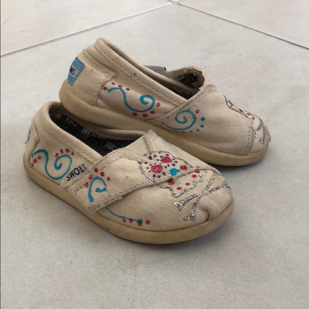 Toms Original ,Size 6T.